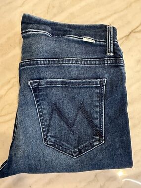 MOTHER High Waisted Looker Ankle Fray in Tongue And Chic Wash Jeans